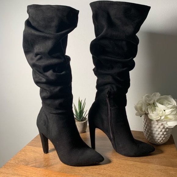 Qupid Black Suede Scrunched Boot with Heel - Picture 1 of 3